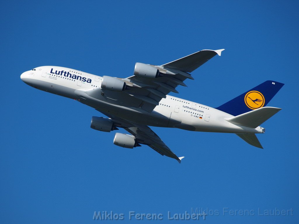 Lufthansa Airbus A 380 zu Besuch Flughafen Koeln Bonn P095.JPG